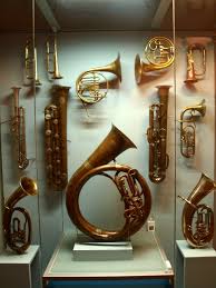 низкие медные духовые атмосферные композиции