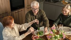 звуки которые передают атмосферу праздничного стола и скрытого напряжения